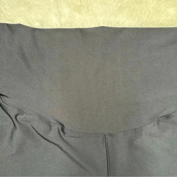 Old Navy Active Powersoft Yoga Shorts Black Pockets High Waist Size Medium - Picture 3 of 16